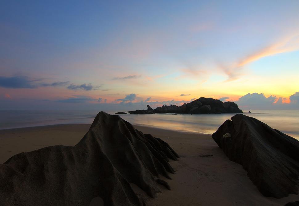 Free Image of Serene beachfront with interesting rock formations 