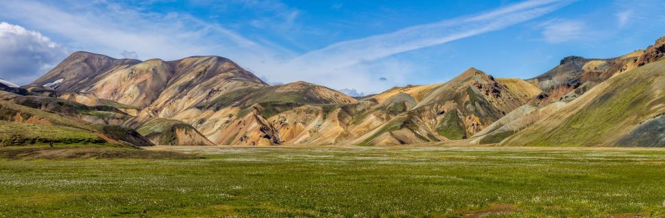 Free Image of Panorama of colorful mountains under blue sky day. 