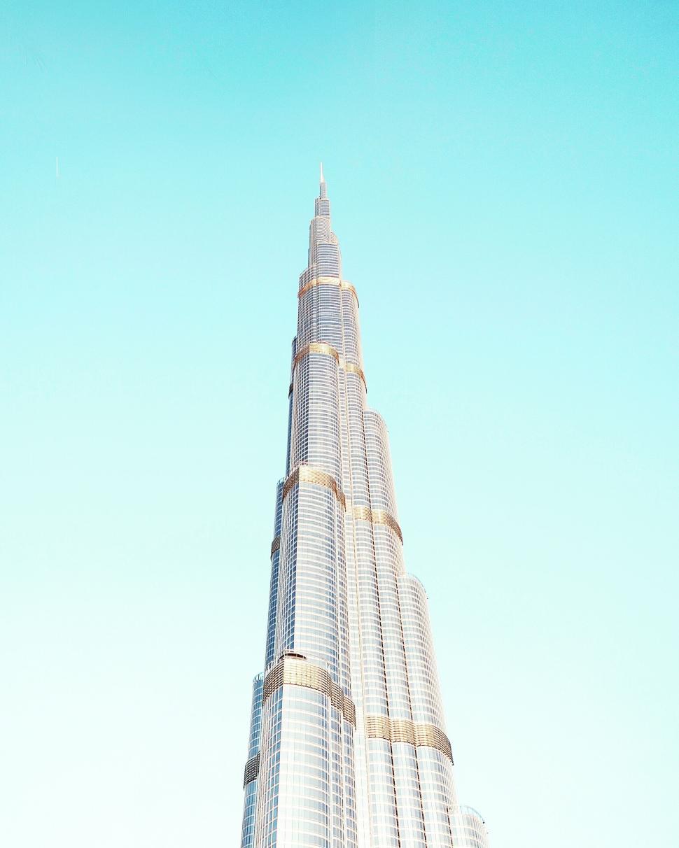 Free Image of Towering Burj Khalifa against a clear blue sky view 