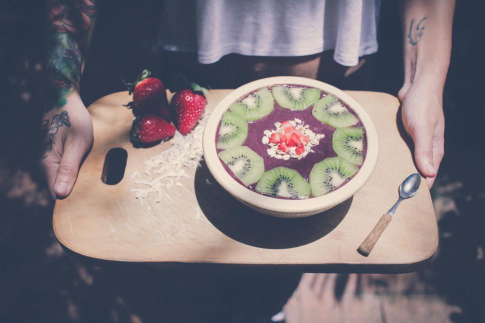 Free Image of Healthy smoothie bowl topped with fruits and coconut shreds 