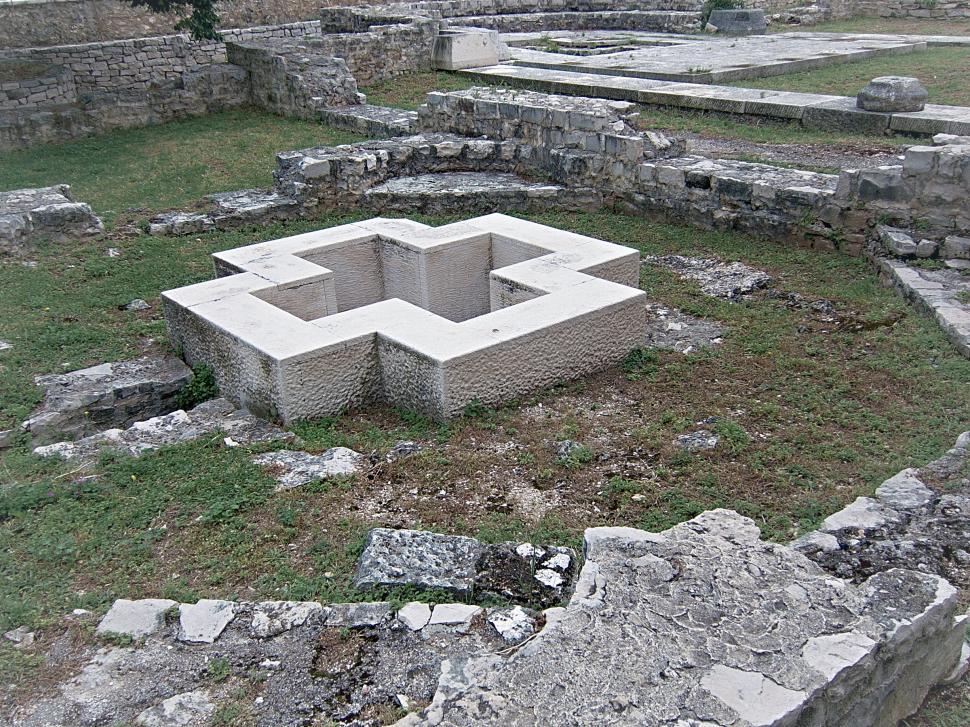 Free Image of Ancient church 