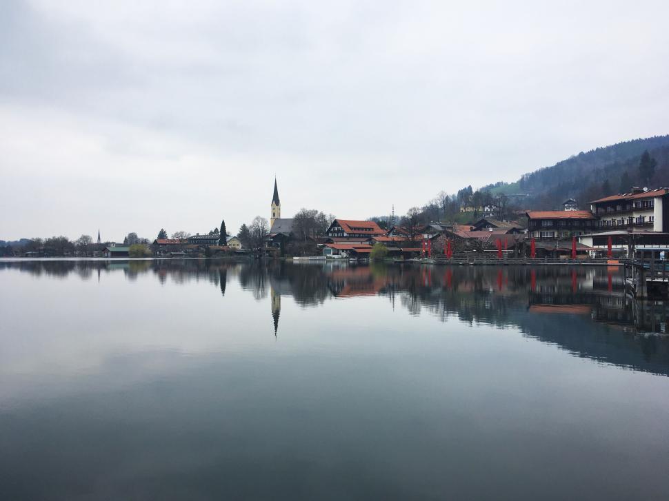 Free Image of Quiet lakeside village with church and reflections. 