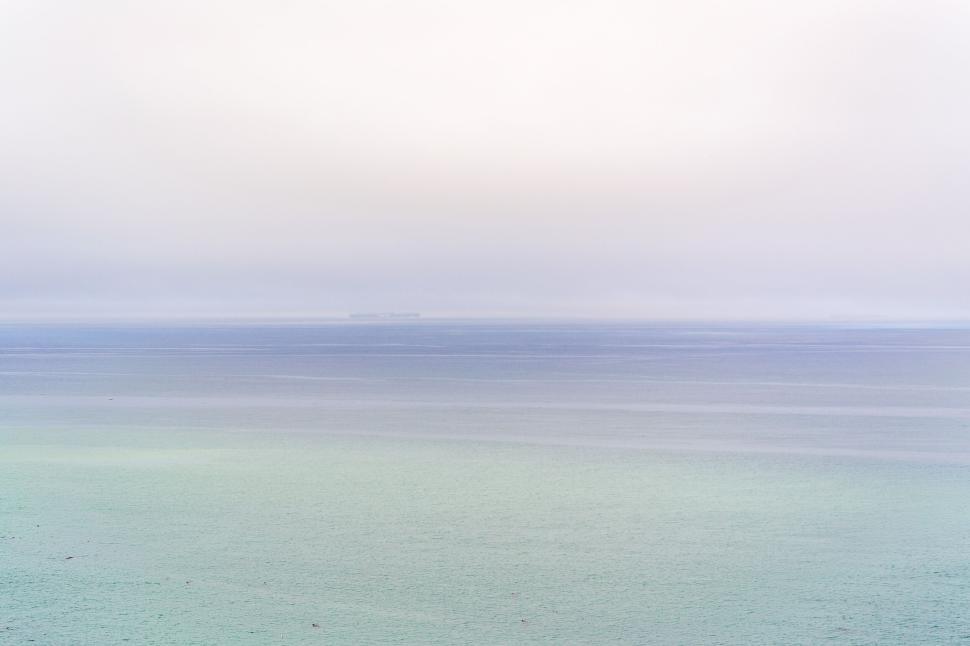 Free Image of Vast and calm ocean view blending with the horizon. 