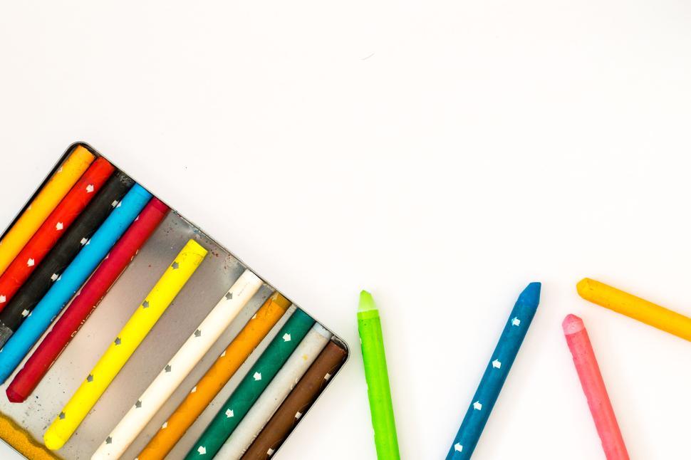 Free Image of Colorful wax crayons on a white background, neatly arranged 