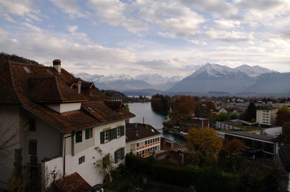 Free Image of Cityscape With Majestic Mountain Background 