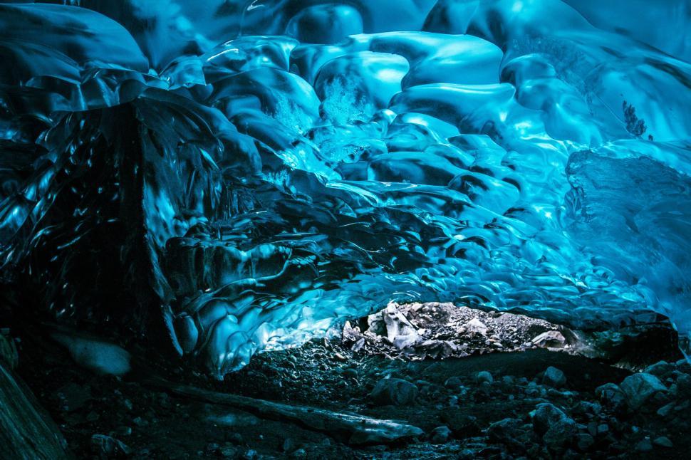 Free Image of This captures the inside view of a vibrant ice cave. 