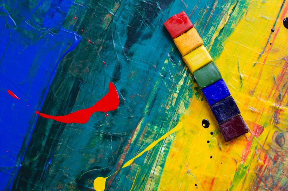Free Image of Colorful pastels placed diagonally on a painted background. 