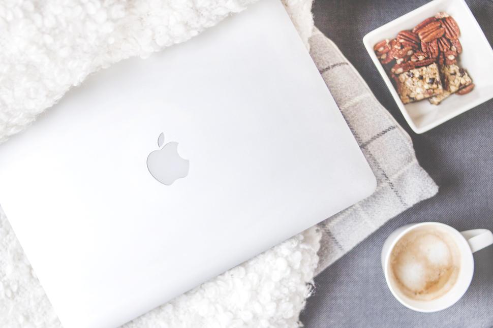 Free Image of Cozy blanket with Apple laptop and snacks by coffee 