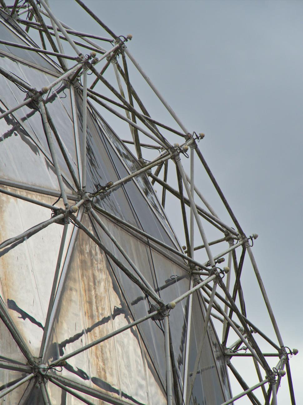 Геодетска структура метал