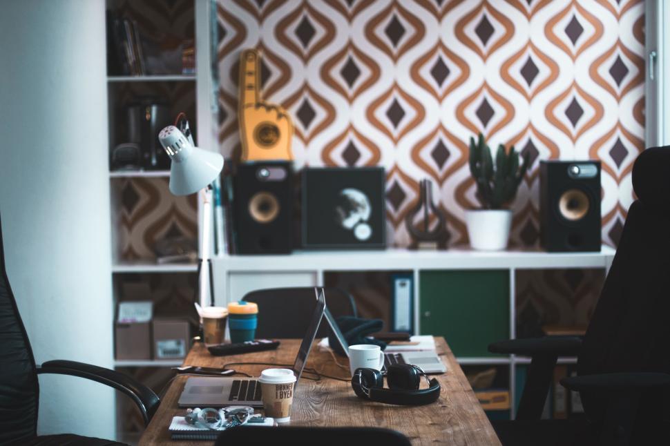 Free Image of Cozy and organized office space with modern decor 