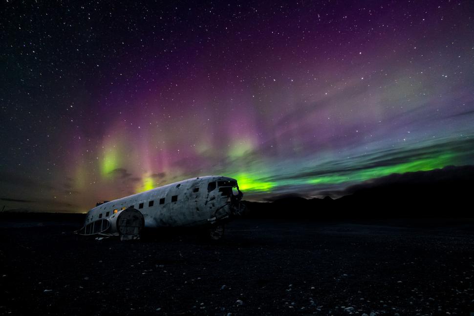 Free Image of Northern lights over crashed abandoned airplane at night 