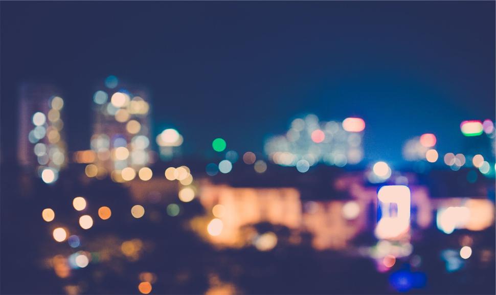 Free Image of Beautiful blurred city skyline at night with lights. 