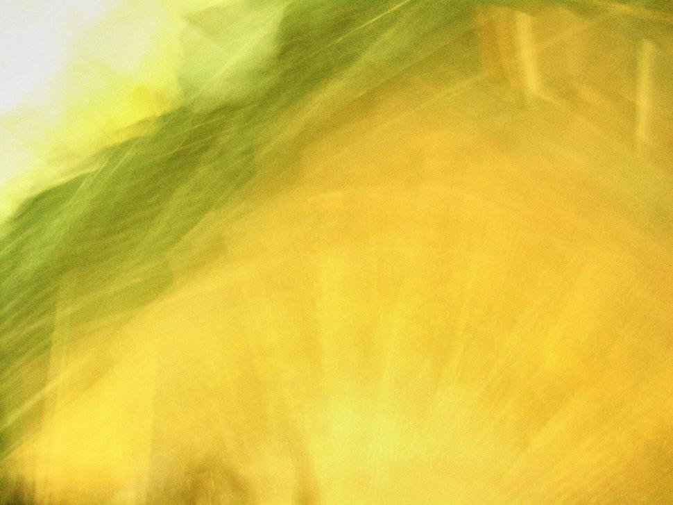 Free Image of Abstract blurred yellow and green image with light rays. 