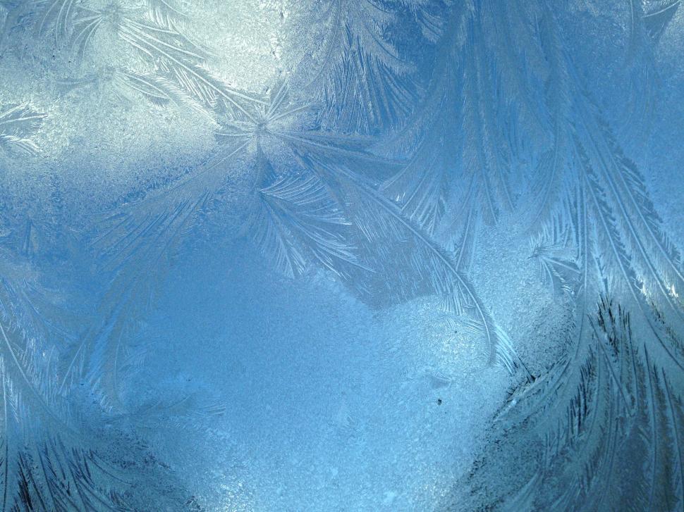 Free Image of Beautiful frosty patterns on a clear blue winter morning 