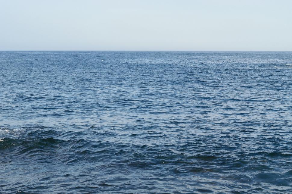 Free Image of Calm ocean waves with clear blue horizon line 