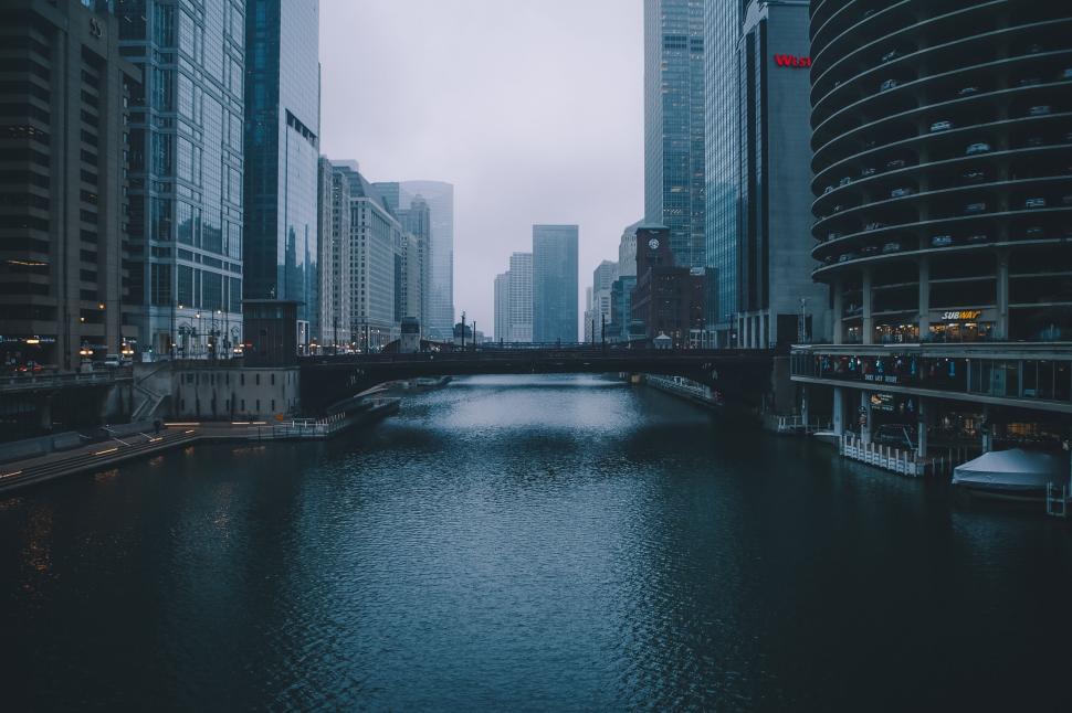 Free Image of Urban cityscape with river and bridge on a foggy morning 