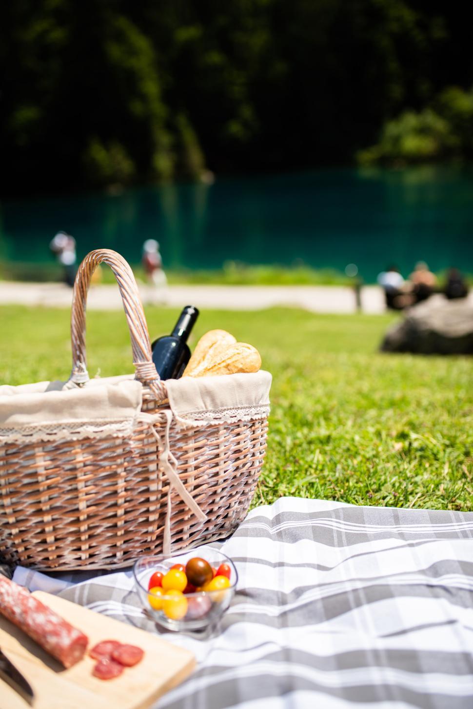 Tranquil outlet Picnic Basket