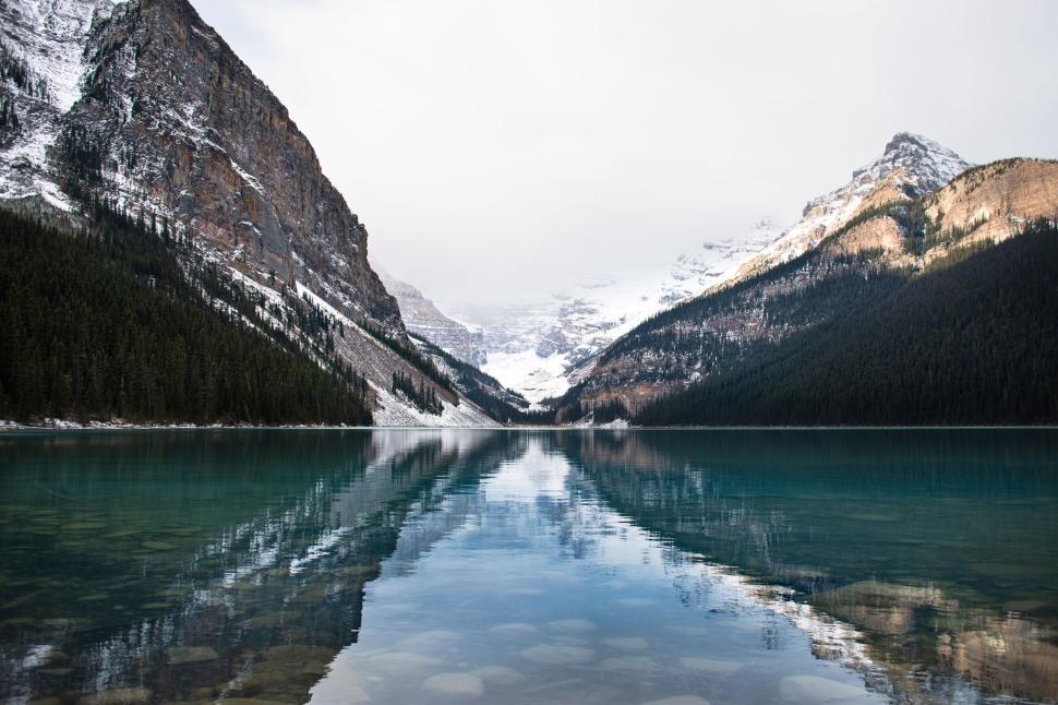 Free Image of Mountainous lake reflecting snow-capped peaks and sky 