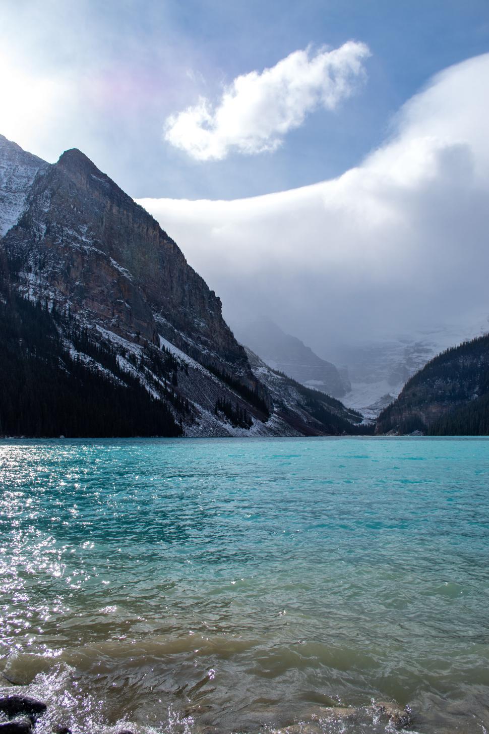 Free Image of Turquoise glacier-fed lake surrounded by majestic mountains. 