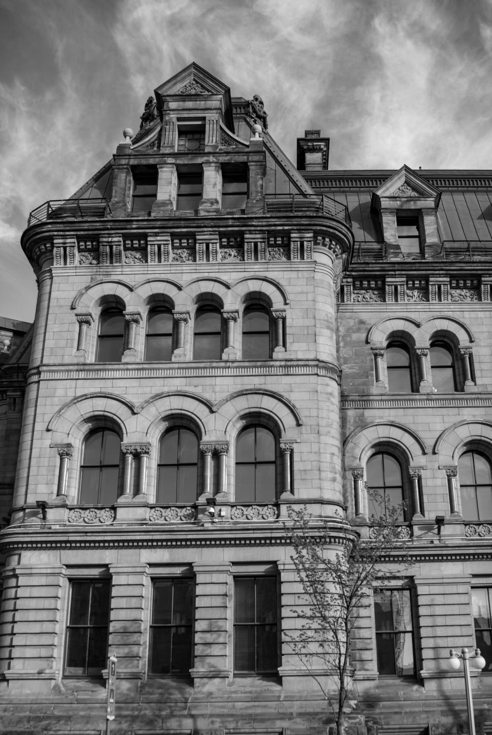 Free Image of Historic architectural building with intricate details 
