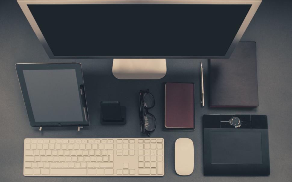Free Image of Organized digital workspace with various gadgets 