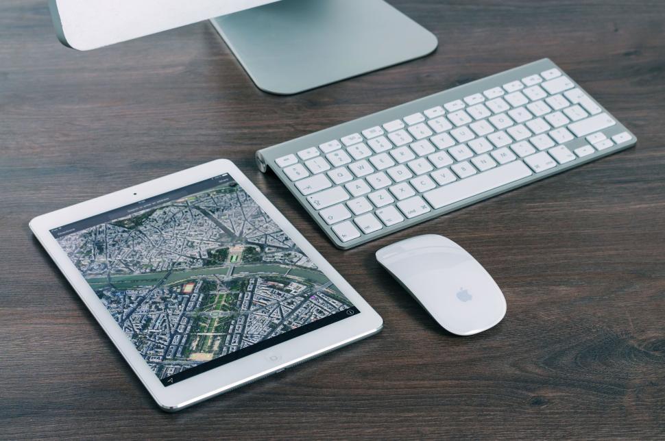 Free Image of Tablet with iMac and keyboard showing a city map 