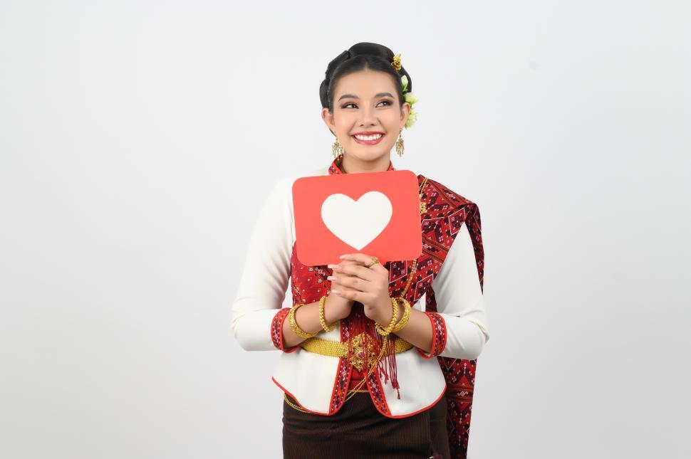 Free Image of Young beautiful woman in Thai lanna costume with card card in heart symbol 