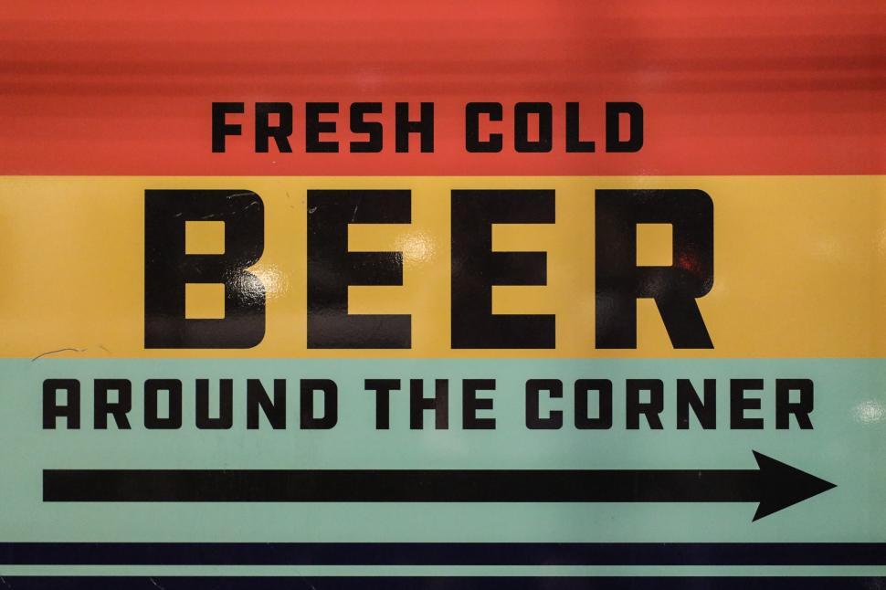 Free Image of Fresh cold beer waits around the corner at vibrant local spot 