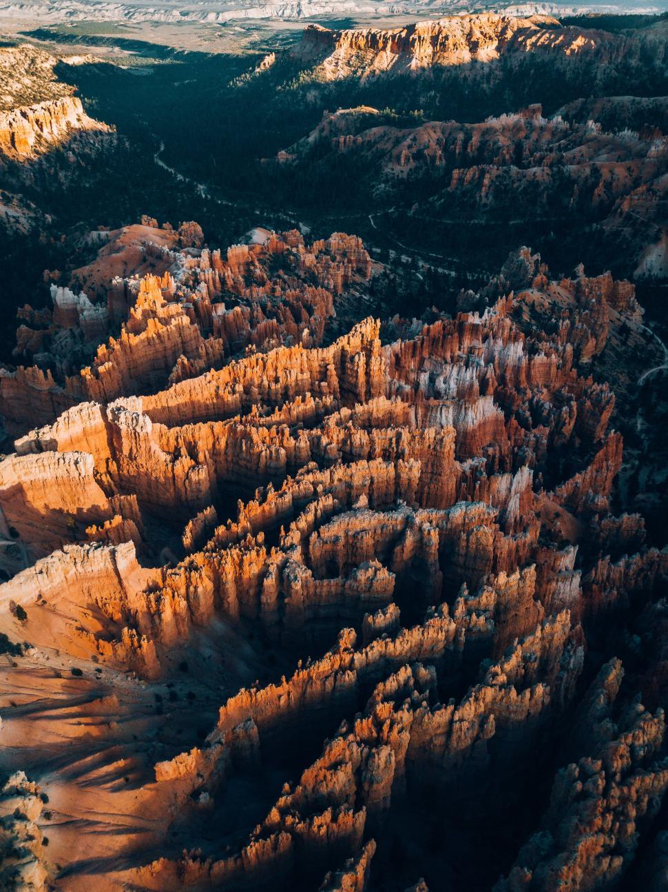 Free Image of Stunning view of rugged rock formations in Utah canyon 