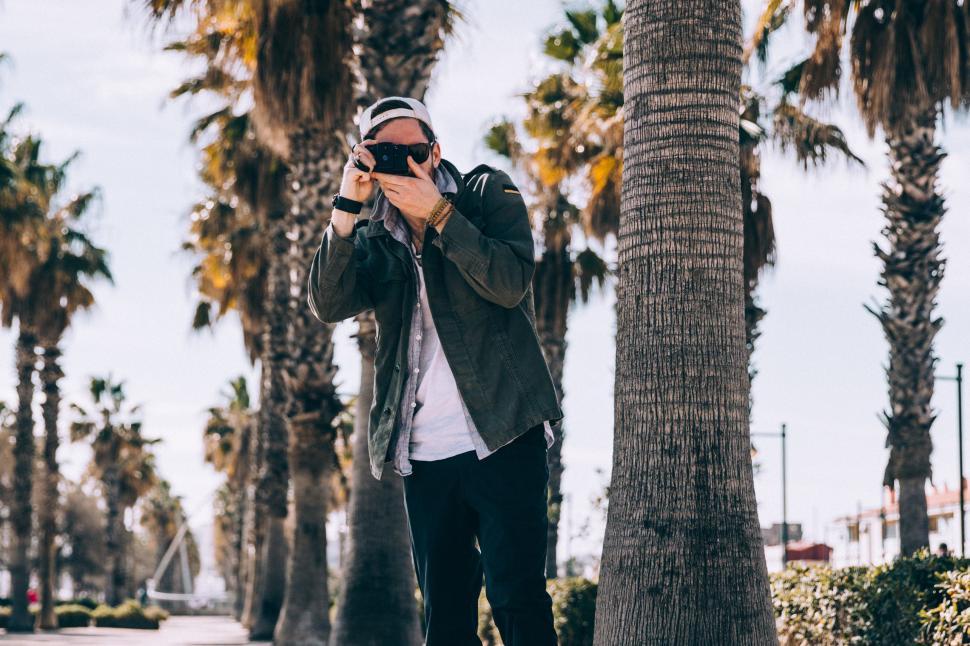 Free Image of Capturing moments on a sunny day near palm trees 