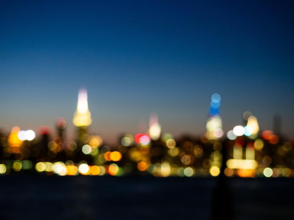 Free Image of City skyline at dusk with blurred lights creating a colorful atmosphere 