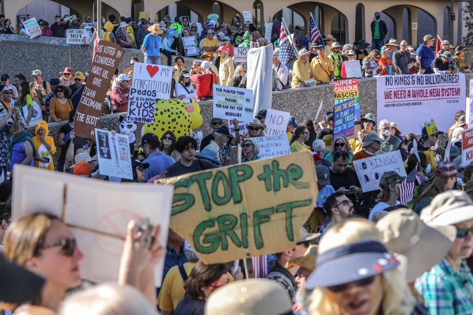 Free Image of Protest against inequality gathers large crowd at local park on sunny day 