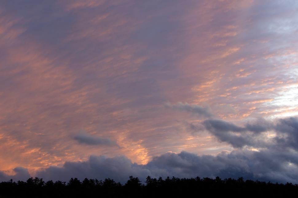 Free Image of Beautiful sunset over a wooded landscape in autumn 