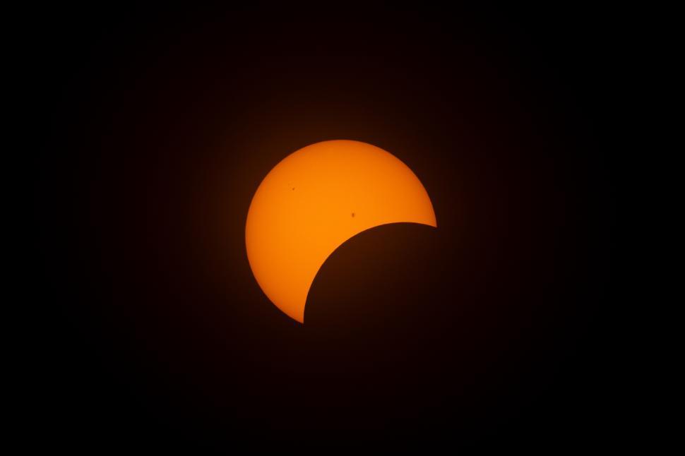 Free Image of Solar eclipse occurring over a darkened sky 