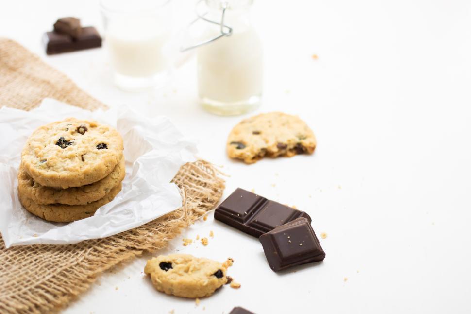 Free Image of Cookies and milk create a delightful snack moment 