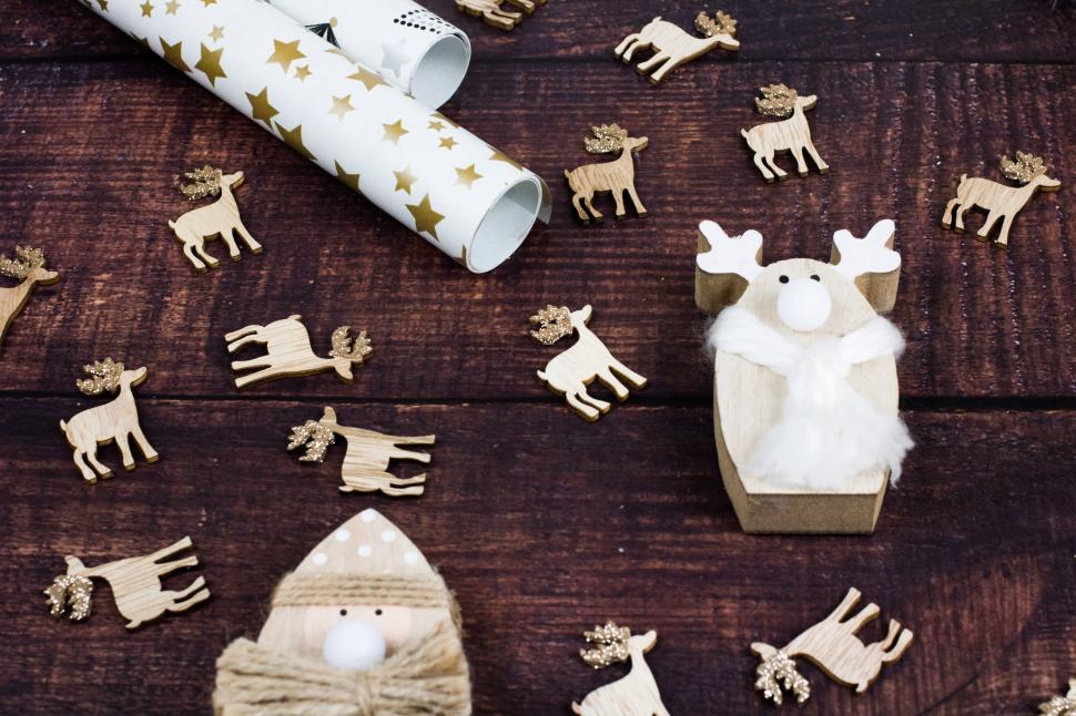 Free Image of Crafting holiday decorations with festive materials 
