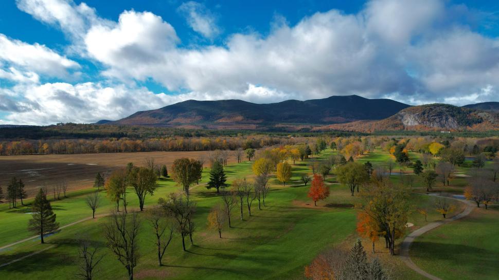 Free Image of Colorful autumn landscape with mountains and clear blue sky 