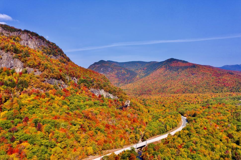 Free Image of Autumn foliage displays vibrant colors in mountainous landscape 