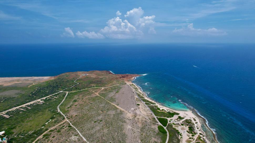 Free Image of Scenic coastal view with lush greenery and blue ocean waters 