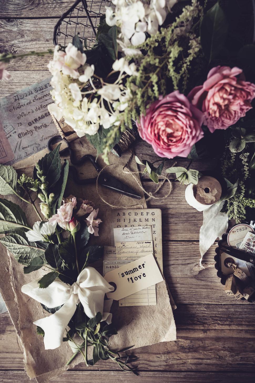 Free Image of Beautiful floral arrangement on a rustic wooden table 