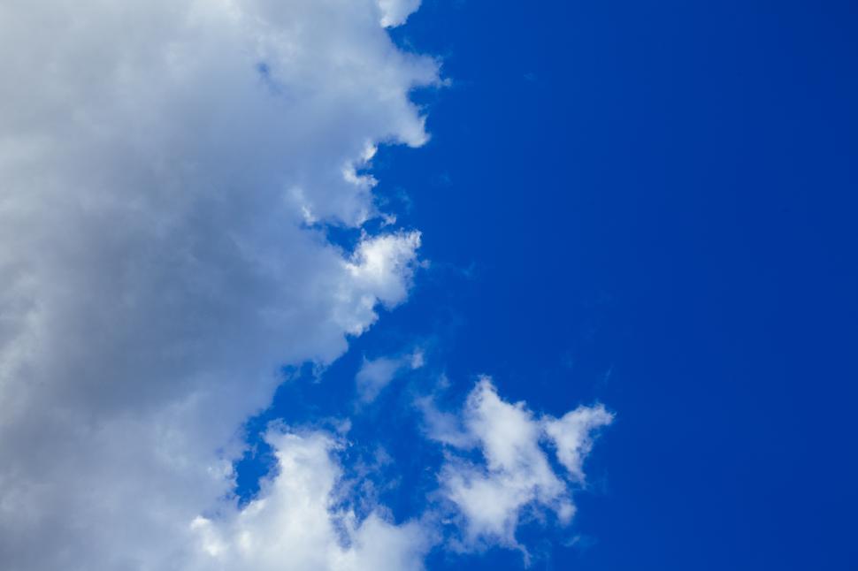 Free Image of Blue sky with fluffy clouds showcasing a sunny day 
