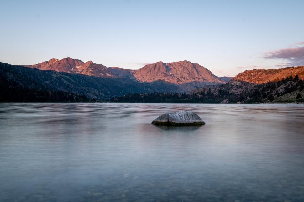 Free Image of Calm lake reflects mountains at dusk in scenic landscape 
