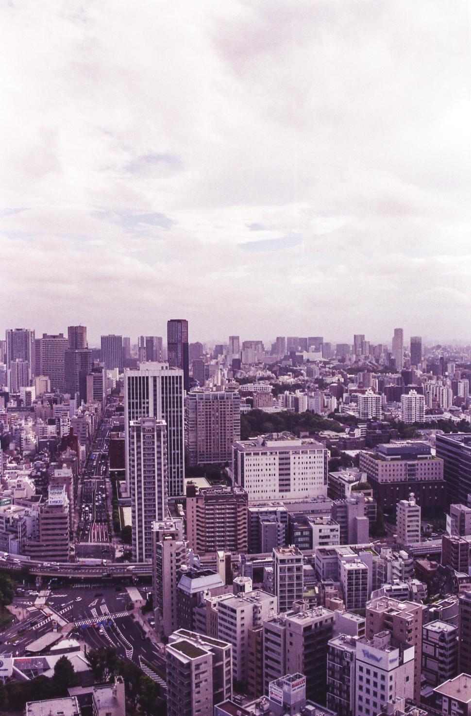 Free Image of City skyline view with modern buildings and cloudy sky in daytime 
