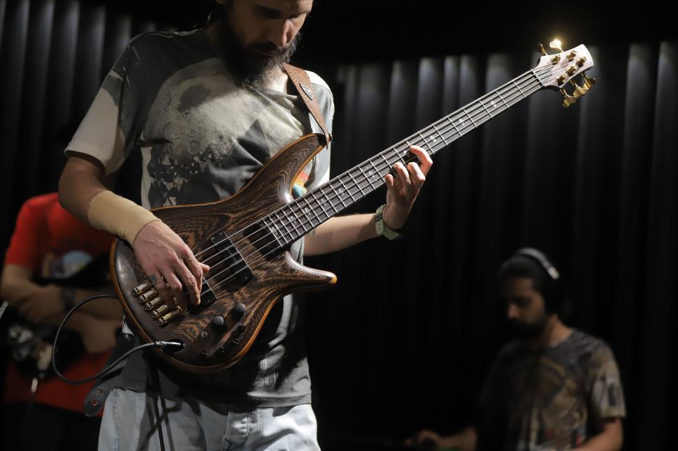 Free Image of Photo Report Mortaz Band’s Live Performance at Sazineh Music Academy in Karaj 