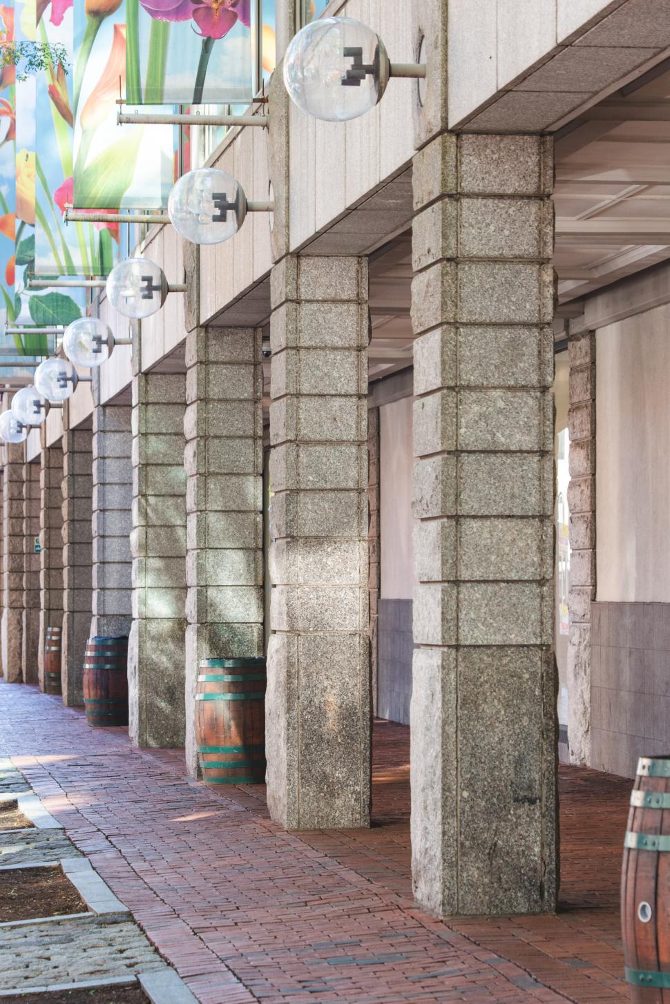 Free Image of Exploring the architectural beauty of a historic arcade 