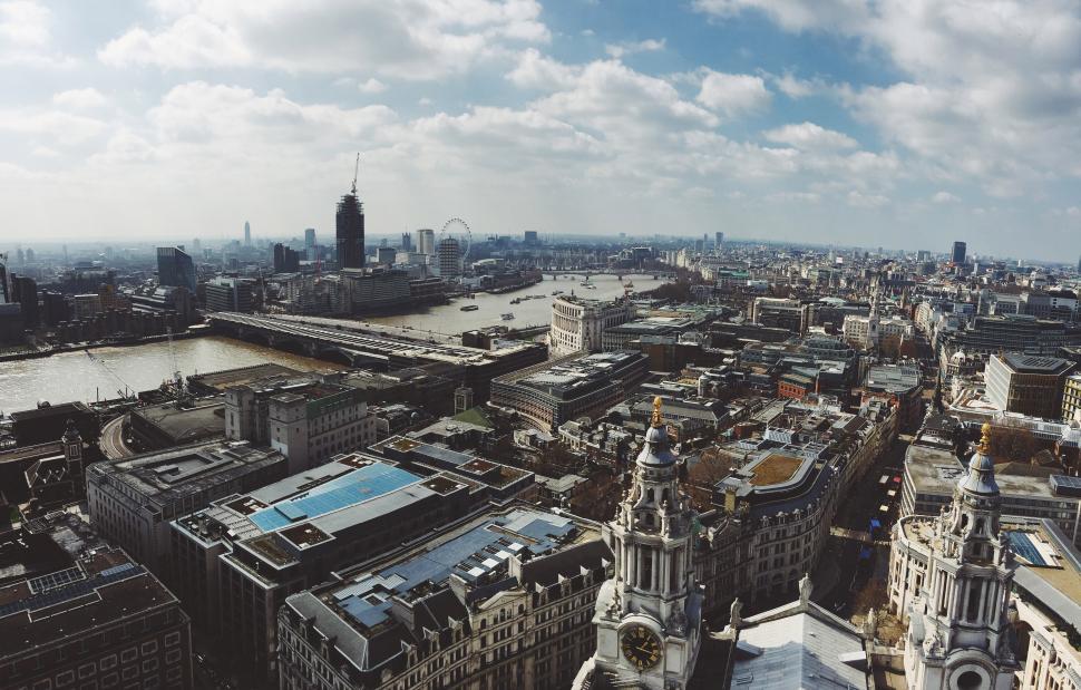 Free Image of City skyline view of London under cloudy sky 