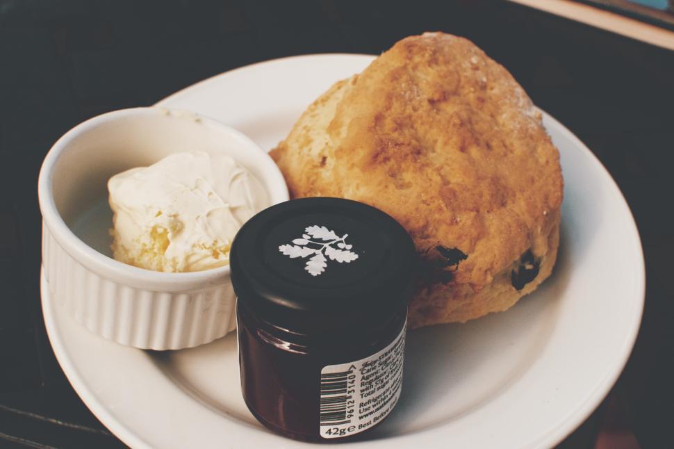 Free Image of Delicious scone with cream and jam served on a plate 