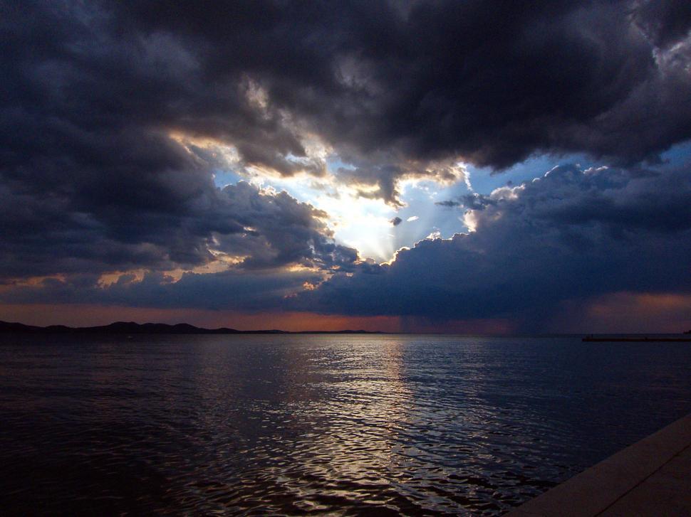 Free Image of Sky at sunset 