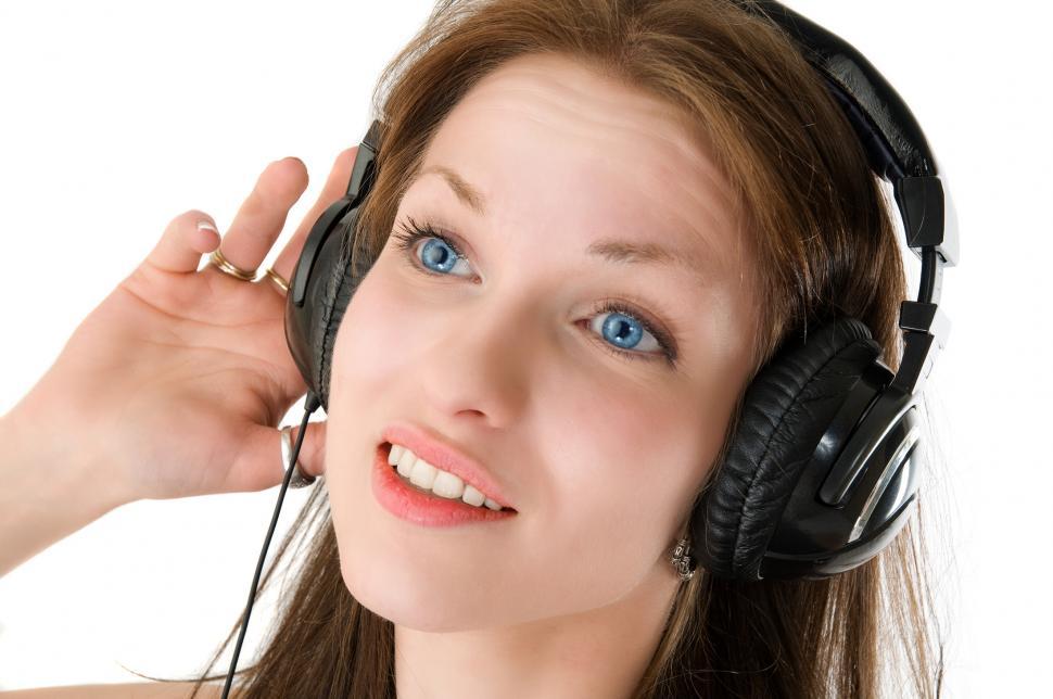 Free Image of Young woman listening to music 