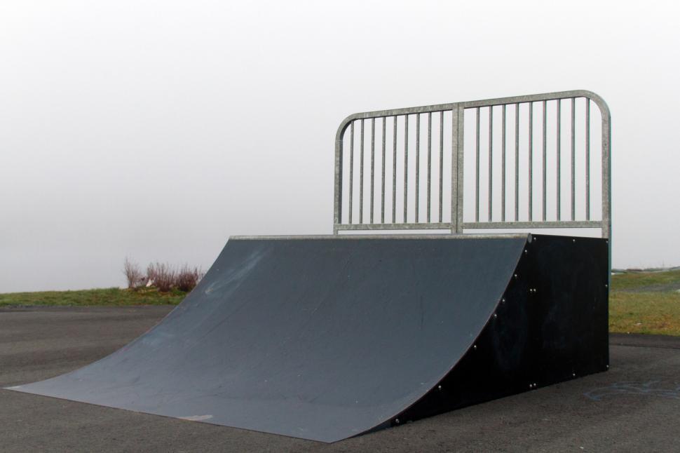 Free Image of Skateboarding 